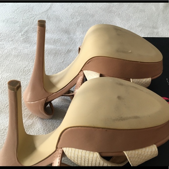 Just Fabulous size 9 shoes. Tawney design, color nude. Like new condition. - Picture 8 of 12